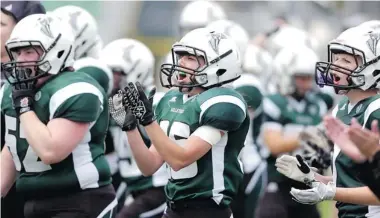  ?? MICHAEL Bell/regina Leader-post ?? Saskatoon Valkyries defensive back Karlie Jackson, centre, cheers on her team’s defence during the Western Women’s
Canadian Football League final at Mosaic Stadium in Regina on Saturday.