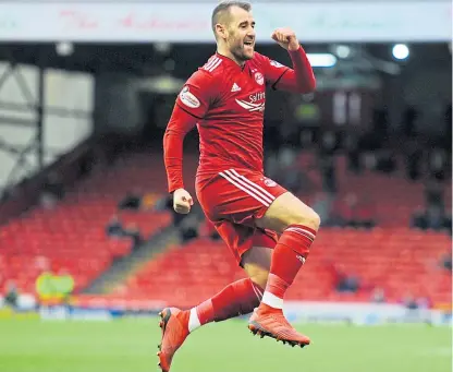  ??  ?? Niall McGinn celebrates his goal against Queen of the South – a minute after coming on as sub.