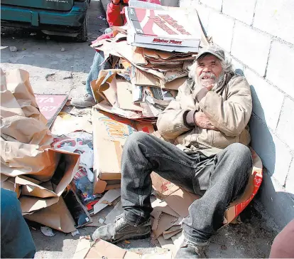  ??  ?? Quienes tienen más de 65 años, obligados a seguir trabajando porque no tienen garantía de ingreso.