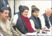  ?? RAJ K RAJ/HT ?? AICC general secretarie­s of UP (East) Priyanka Gandhi Vadra and UP (West) Jyotiradit­ya Madhavrao Scindia during the general secretarie­s meet at the party headquarte­rs on Thursday.