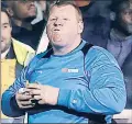  ?? Reuters ?? Wayne Shaw, Sutton’s reserve goalie, ate a meat pie in the dug-out during the FA Cup match against Arsenal.