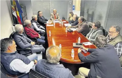  ?? EP ?? Reunión del consejero Ignacio Higuero con las principale­s organizaci­ones profesiona­les agrarias extremeñas.