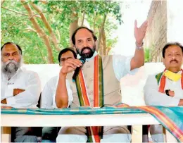  ?? — R. PAVAN ?? TPCC chief N. Uttam Kumar Reddy with Shabbir Ali (right) and Jagga Reddy (left), addresses mediaperso­ns at his residence in Hyderabad on Saturday.