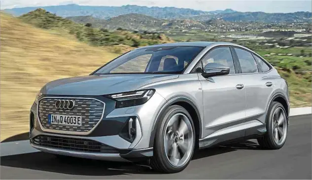  ?? Fotos: Audi ?? Das vollelektr­ische Modell Q4 e-tron (hier: Sportback) steht für den Einstieg des deutschen Autoherste­llers in die Premium-E-Mobilität im Kompaktseg­ment.