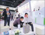  ?? PROVIDED TO CHINA DAILY ?? A humidifier connected to, and controlled by, Dingdong smart speaker at a fair in Guangzhou.