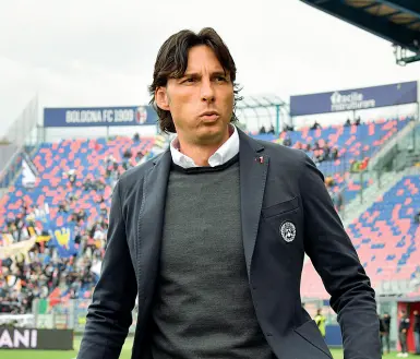  ?? ?? In panchina Gabriele Cioffi, 46 anni, sarà il nuovo allenatore del Verona. Il tecnico toscano, nato a Firenze, arriva da un ottimo campionato con l’Udinese dopo essere subentrato a Luca Gotti