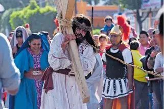  ?? FOTOS MARCO BEDOLLA ?? El Obispo llamó a la feligresía a respetar la Semana Santa.