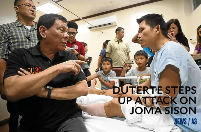  ?? —MALACAÑANG­PHOTO ?? President Duterte visits a policeman wounded in an ambush on July 21 by New People’s Army guerrillas in Guihulngan City, Negros Occidental.