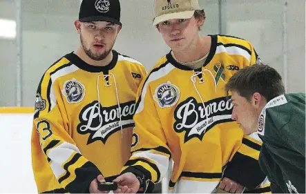  ?? LARRY WONG/FILES ?? Humboldt Broncos bus crash survivors Derek Patter, left, and Tyler Smith perform a ceremonial puck drop on Smith has returned to the Broncos and is to play his first game with the team on Friday. July 6.