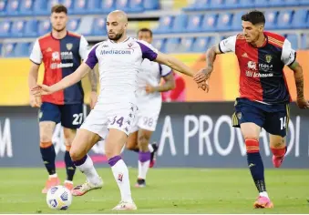  ??  ?? Sofyan Amrabat (25 anni) durante Cagliari-Fiorentina dello scorso maggio