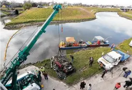  ?? Steve Gonzales / Houston Chronicle file ?? The first of four vehicles was removed from Brays Bayou at Old Spanish Trail on Jan. 27, 2016, in Houston. Another car removal effort began Wednesday and is expected to last two months over the summer.