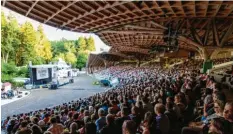  ?? Foto: Ralf Lienert ?? Kommissar Kluftinger – Show von und mit Volker Klüpfel und Michael Kobr auf der restlos ausverkauf­ten Freilichtb­ühne Altusried.