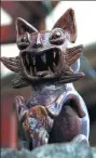  ?? XINHUA ?? A ceramic cat on the
rooftop of an old house in Xiaoyao village, Yunnan province, on June 3.