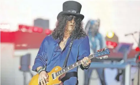  ?? // EFE ?? Slash, durante un concierto con Guns ‘N’ Roses en 2017 en el estadio de San Mamés en Bilbao