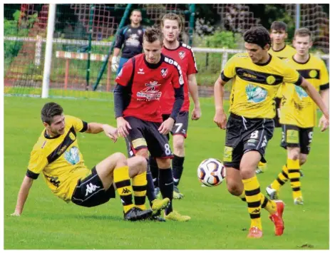  ??  ?? Pont-l’Evêque et la réserve de Deauville ont fini la rencontre dos à dos 3-3.