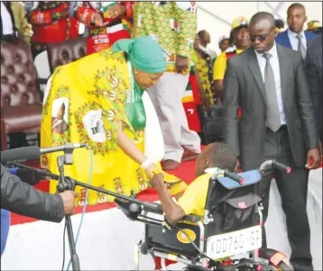  ??  ?? The First Lady Amai Auxilia Mnangagwa greets a ZANU-PF supporter at last Saturday's rally at Sakubva Stadium.