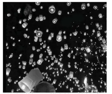  ??  ?? Magiques, célestes… 2 000 lanternes seront lâchées dans l’arboretum de Conches samedi 23 septembre à 21 h 30 avis aux amateurs de rêve !