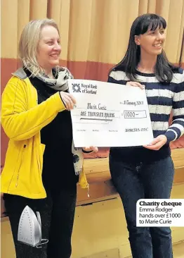  ??  ?? Charity cheque Emma Rodger hands over £1000 to Marie Curie