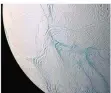  ?? FOTO: NASA ?? Der Saturnmond Enceladus ist von einer dicken Eisschicht bedeckt. Darunter soll ein Ozean liegen.