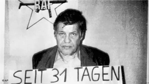  ?? Bild: AP ?? Arbeitgebe­r-Präsident Schleyer wurde 1977 von der RAF entführt und nach 43 Tagen Geiselhaft ermordet