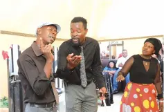  ?? ?? Talented comedian Taurai Boora (centre), son of the late actor Lazarus Boora, known as Gringo, joins other actors and actresses in a drama at the funeral of Stella January in Mufakose