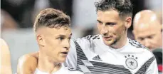  ?? FOTO: MARIUS BECKER/DPA ?? Gute Freunde: Joshua Kimmich (li.) und Leon Goretzka