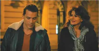  ??  ?? Tewfik Jallab et Fanny Ardant dans une scène de Lola Pater AXIA FILMS