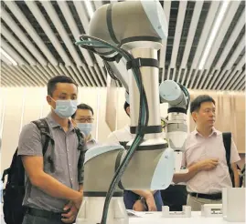  ?? Photo: Xinhua ?? Visitors talk with an exhibitor on August 8, 2020, at the Pre-Expo Supply-demand Matchmakin­g Meeting for Intelligen­t Industry & Informatio­n Technology Exhibition Area of the 3rd China Internatio­nal Import Expo (CIIE) in Shanghai, China.