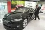  ?? FENG YONGBIN / CHINA DAILY ?? Inside the Tesla showroom.