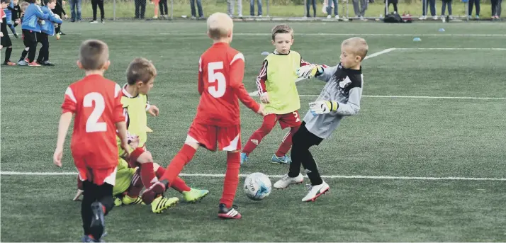  ??  ?? Russell Foster League action at Durham FC between Silksworth Whites U7s (bibs) and Consett United U7s (red).