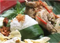  ??  ?? Nasi Ayam Bekem