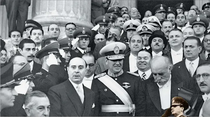 ?? FOTOS: CEDOC PERFIL ?? DE GALA. Ya elegido presidente en los comicios de febrero de 1946, Perón y su vice, Hortensio Quijano, cuando asumieron el gobierno.