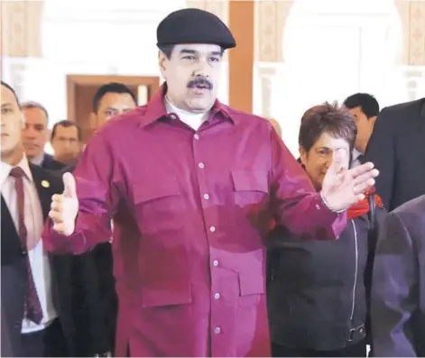  ??  ?? ► Nicolás Maduro a su arribo a Argelia, el domingo.
