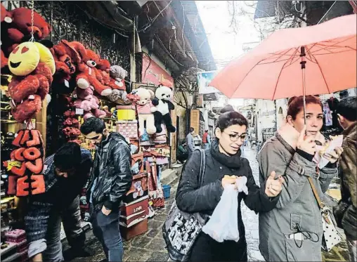  ?? LOUAI BESHARA / AFP ?? Imagen de una calle comercial del viejo Damasco tomada el pasado 12 de febrero