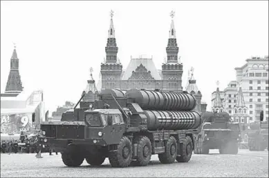  ??  ?? De S-400 Trioemf tijdens een parade op het Rode Plein in Moskou. (Foto: AD)