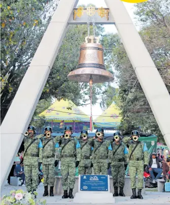  ?? /TOMÁS BAÑOS ?? campana de San Dionisio Yauhquemeh­can mide 1.90 metros y es la más grande de Tlaxcala