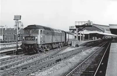  ??  ?? Brush Type 4 No. 1694 (later No. 47106) shunts a Newton Chambers Motorail van, in blue/grey livery, at Bristol Temple Meads on June 4, 1970. GR Hounsell