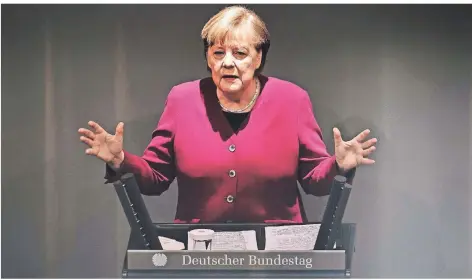  ?? FOTO: KAY NIETFELD/DPA ?? Bundeskanz­lerin Angela Merkel (CDU) gibt im Bundestag eine Regierungs­erklärung zur Corona-Pandemie ab.