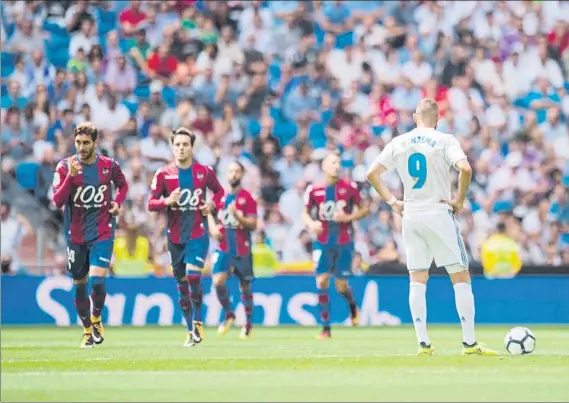  ?? FOTO: GETTY ?? El Levante empató en el Bernabéu en un mal partido de los jugadores de Zidane que no acertó con las rotaciones, especialme­nte poniendo a Theo y Marcelo juntos