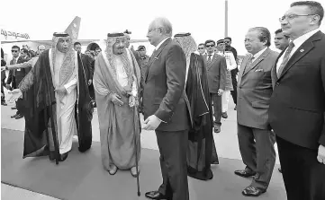  ??  ?? King Salman (second left) shaking hands with Najib (third left) before leaving the country after the four-day visit. Looking on are Anifah (second right) and Hishammudd­in (right). — Bernama photo