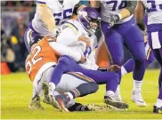  ?? DAVID BANKS/ASSOCIATED PRESS ?? Minnesota Vikings QB Kirk Cousins (8) is tackled by Chicago Bears linebacker Khalil Mack (52) during Sunday night’s game in Chicago.
