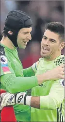  ?? FOTO: AP ?? Valdés y Cech Se abrazaron tras el 0-0