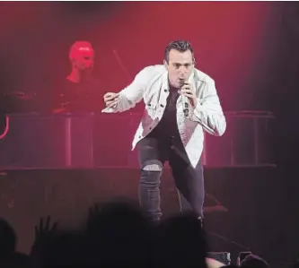 ?? DARREN CALABRESE THE CANADIAN PRESS ?? Jacob Hoggard, frontman for the rock group Hedley in a recent performanc­e. Niagara singer Jessica Wilson has decided not to perform with the band in St. Catharines next week.