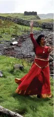  ??  ?? Darcey Bussell received some Bollywood lessons from Meena Watts as she explored the Scottish coast
