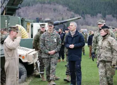  ?? FOTO: NTB SCANPIX ?? Natos generalsek­retaer Jens Stoltenber­g besøkte tirsdag Nato-øvelsen Trident Juncture.