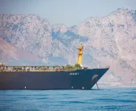  ??  ?? Detenido. La nave Grace 1 tiene tres meses en Gibraltar bajo acusacione­s de violar sanciones de la EU.