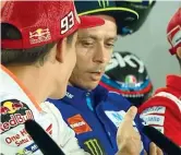  ??  ?? Rifiuto Valentino Rossi non dà la mano a Marc Marquez