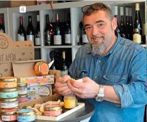  ??  ?? 1. Jean-michel Poiron, le « conteur » du muscadet en son domaine de Château-thébaud. 2. Le Curé Nantais, un fromage au lait cru plutôt sur la douceur… 3. Le passage Pommeraye à Nantes. 4. Michel Rolland, créateur de terrines et de merrines aux saveurs...