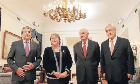  ??  ?? ►►
La Presidenta Bachelet junto a Eduardo Frei, Ricardo Lagos y Sebastián Piñera, en octubre de 2015.