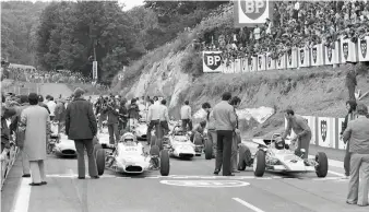  ?? ?? Parti derrière Alain Cudini (Alpine n° 2) et Maxime Bochet (Hampe n° 9), Jacques Laffite (Martini n° 10) s’impose en F3 en 1972.